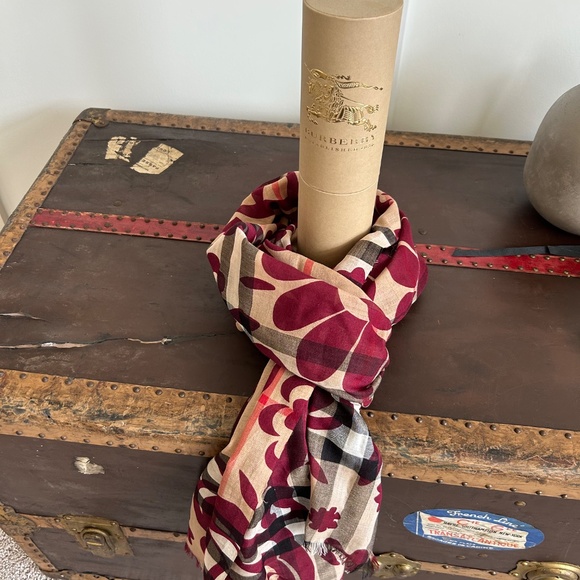 Vintage burgundy floral burberry scarf - Picture 2 of 4